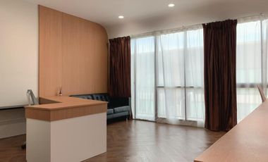 For sale 4 bedrooms townhouse in Saphan Sung, Bangkok