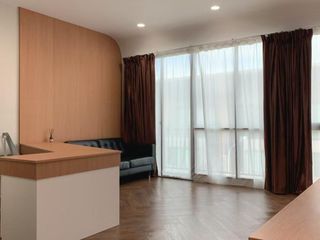 For sale 4 ベッドルーム townhouse in Saphan Sung, Bangkok