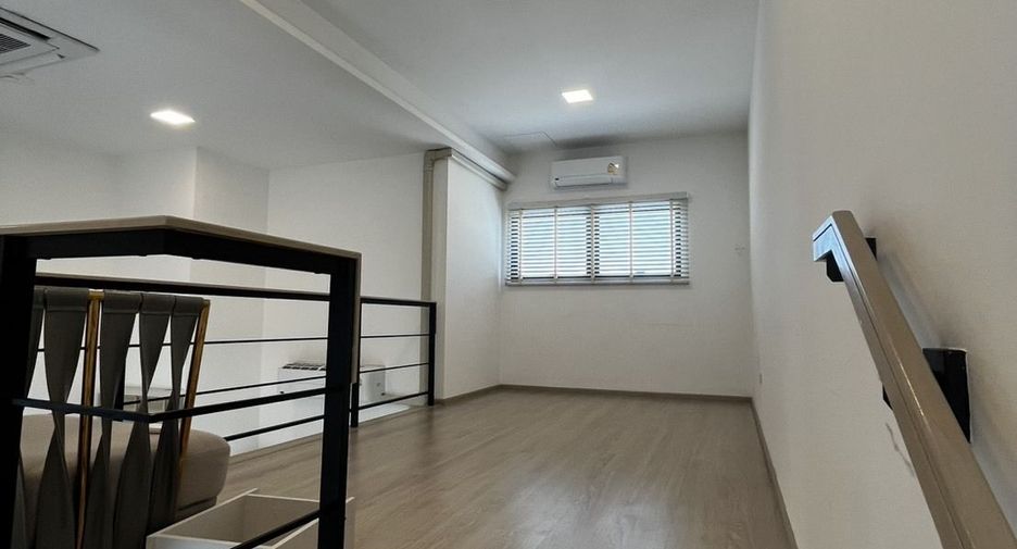 For rent 3 bedrooms townhouse in Bang Phli, Samut Prakan