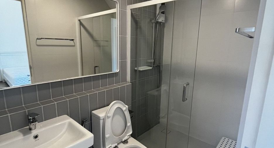 For rent 3 bedrooms townhouse in Bang Phli, Samut Prakan