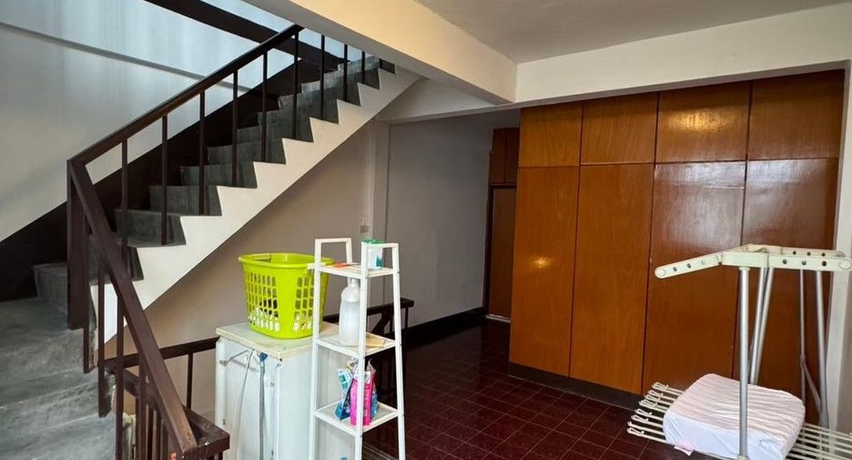 Casa adosada en alquiler de 3 habitaciones en Chatuchak, Bangkok