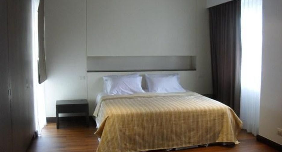 For rent 3 bedrooms condo in Pathum Wan, Bangkok