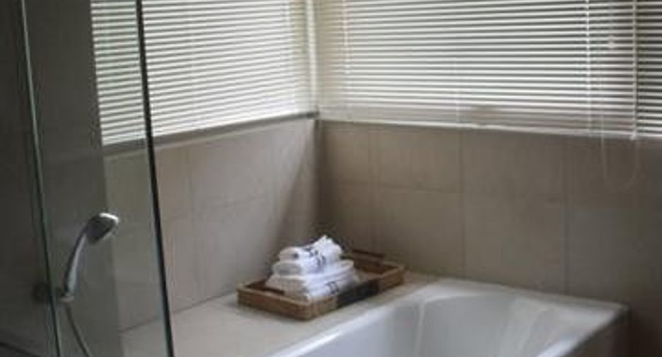 For rent 3 bedrooms condo in Pathum Wan, Bangkok