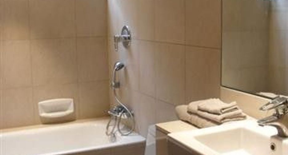 For rent 3 bedrooms condo in Pathum Wan, Bangkok