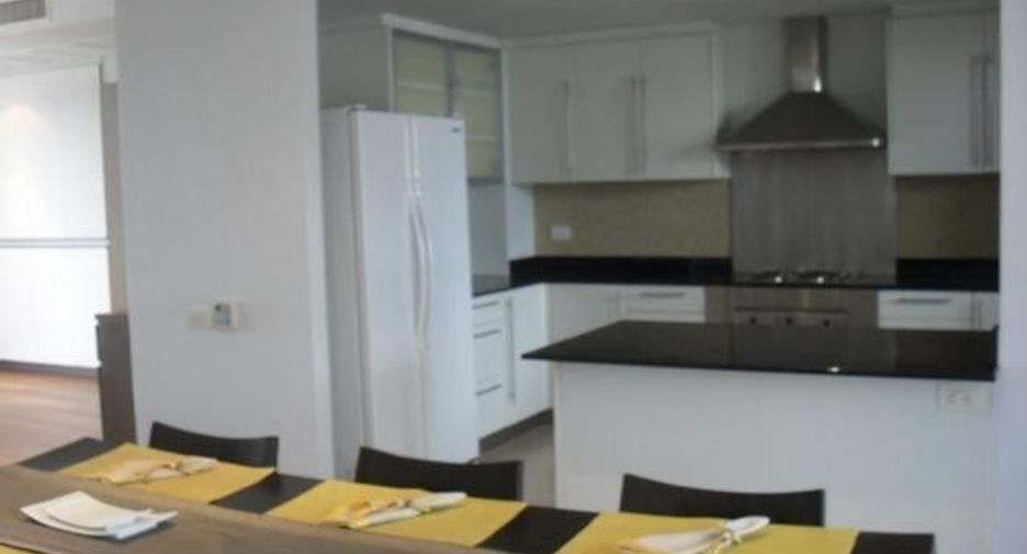 For rent 3 bedrooms condo in Pathum Wan, Bangkok