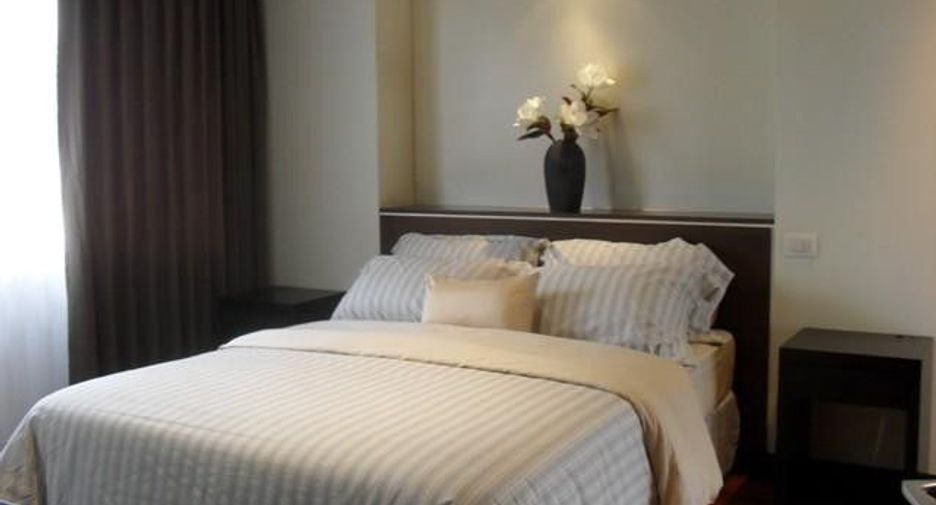 For rent 3 bedrooms condo in Pathum Wan, Bangkok