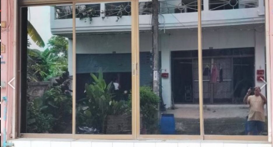 À louer 2 chambres maison de ville à Lat Krabang, Bangkok