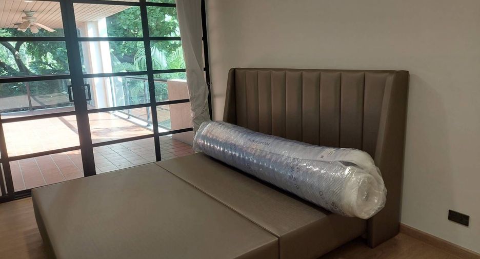 For rent 4 bedrooms apartment in Sathon, Bangkok