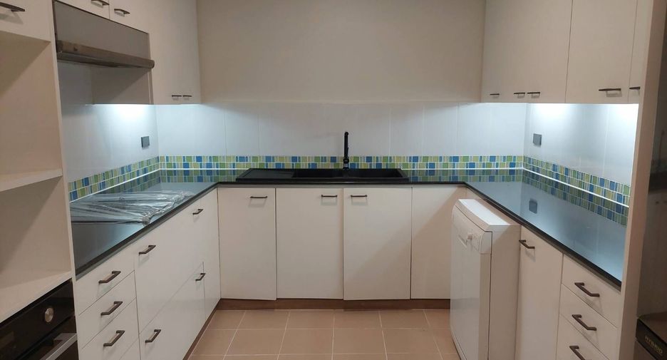 For rent 4 bedrooms apartment in Sathon, Bangkok