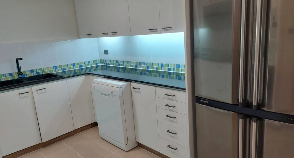 For rent 4 bedrooms apartment in Sathon, Bangkok