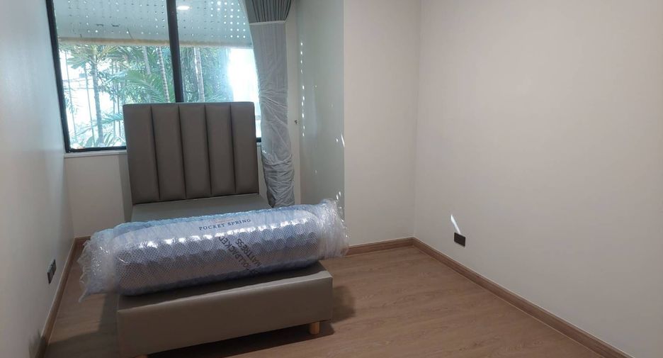 For rent 4 bedrooms apartment in Sathon, Bangkok
