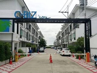 出租 4 卧室 联排别墅 在 Don Mueang, 曼谷