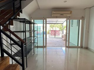出租 4 卧室 联排别墅 在 Don Mueang, 曼谷
