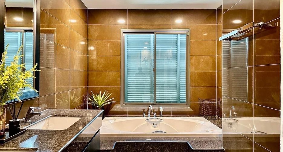 出租 5 卧室 独立屋 在 Lat Krabang, 曼谷