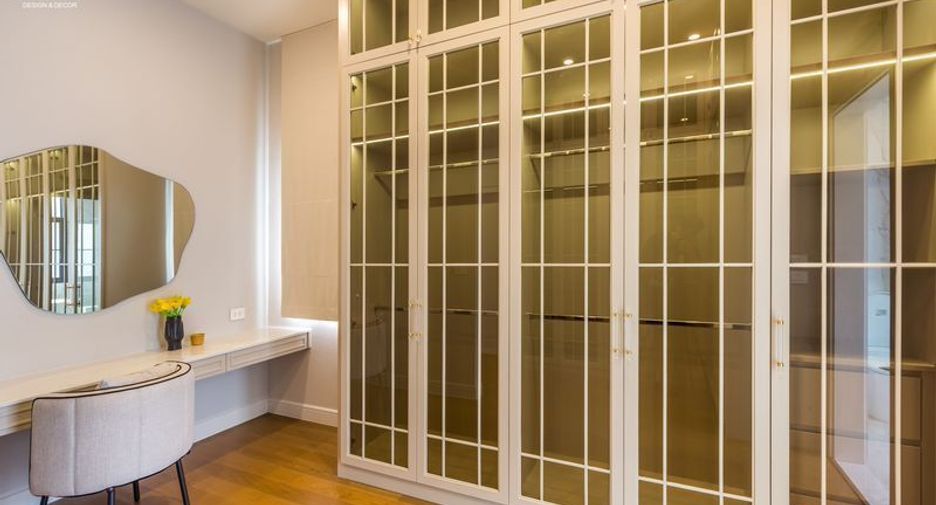 For rent 4 bedrooms villa in Bang Kapi, Bangkok