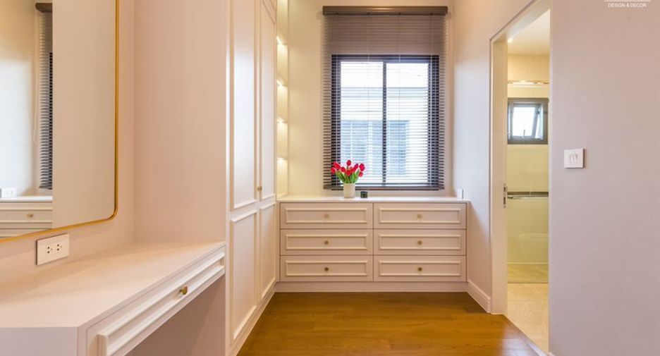 For rent 4 bedrooms villa in Bang Kapi, Bangkok