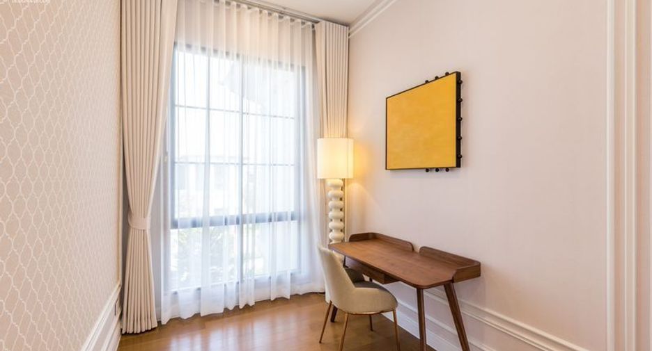For rent 4 bedrooms villa in Bang Kapi, Bangkok