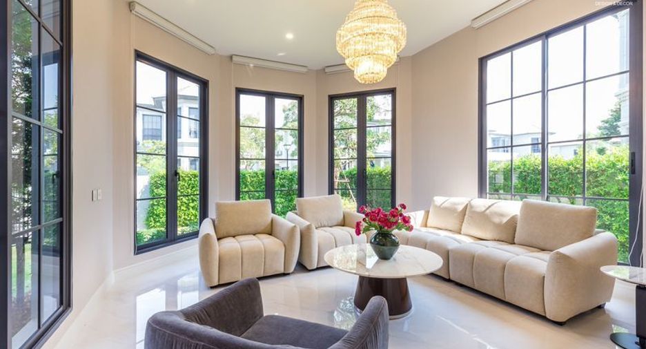 For rent 4 bedrooms villa in Bang Kapi, Bangkok