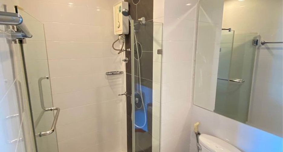Condo en alquiler de 2 habitaciones en Yan Nawa, Bangkok