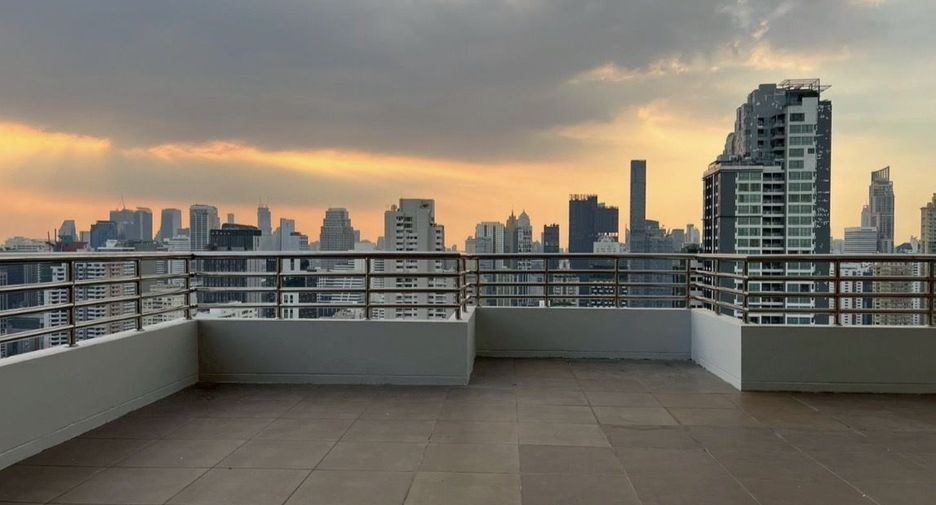 À louer 4 chambres appartement à Watthana, Bangkok
