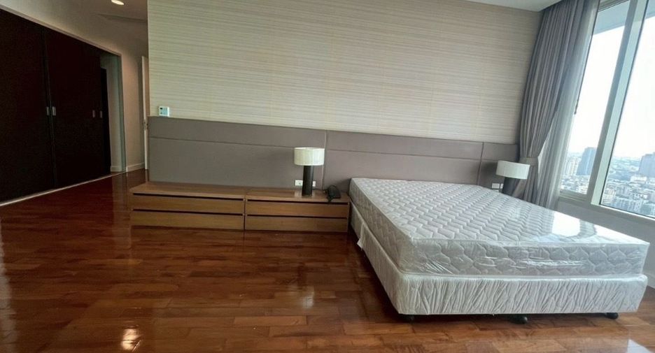 À louer 4 chambres appartement à Watthana, Bangkok