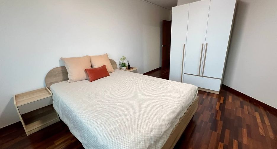 Condo en alquiler de 3 habitaciones en Yan Nawa, Bangkok