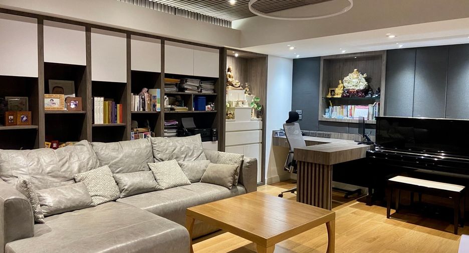 Condo en venta y en alquiler de 3 habitaciones en Watthana, Bangkok