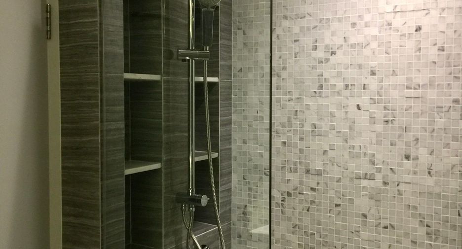 Condo en venta y en alquiler de 3 habitaciones en Watthana, Bangkok