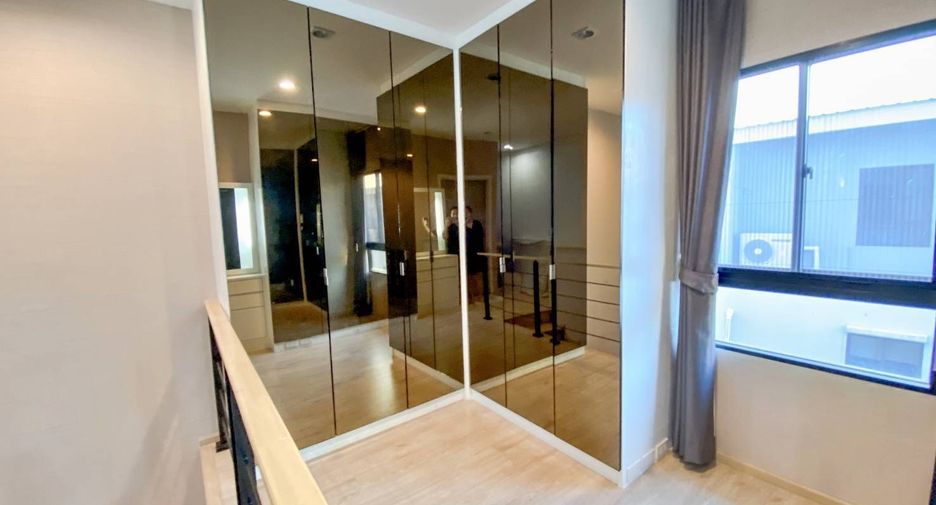 À vendre 3 chambres maison de ville à Suan Luang, Bangkok