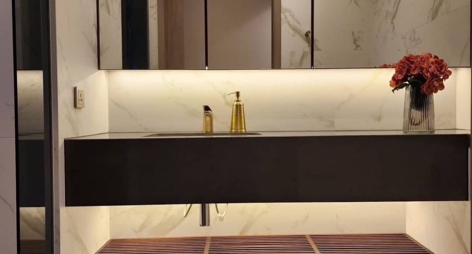 For rent 2 bedrooms condo in Khlong Toei, Bangkok