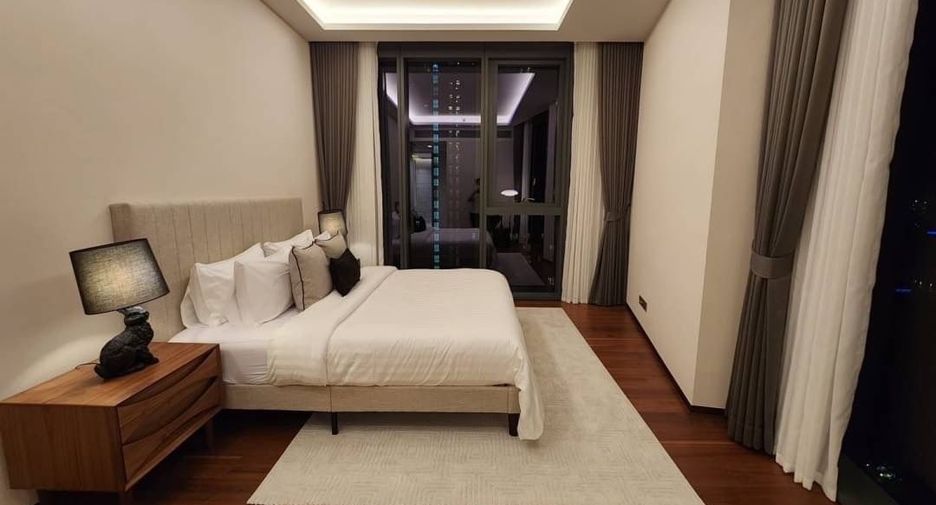 For rent 2 bedrooms condo in Khlong Toei, Bangkok