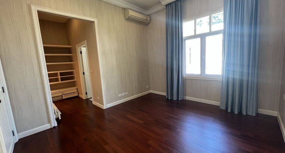 Casa en venta de 4 habitaciones en Lat Phrao, Bangkok