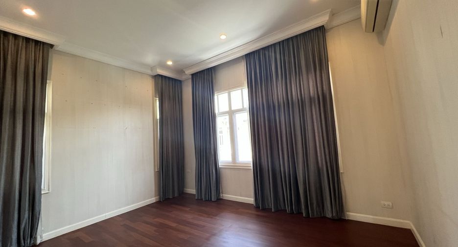 Casa en venta de 4 habitaciones en Lat Phrao, Bangkok