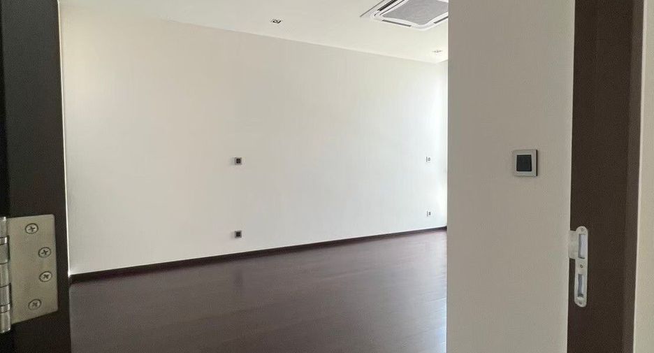 For sale 7 bedrooms house in Lat Phrao, Bangkok