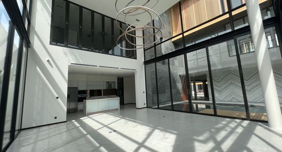 For sale 7 bedrooms house in Lat Phrao, Bangkok