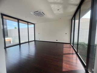 Casa en venta de 7 habitaciones en Lat Phrao, Bangkok