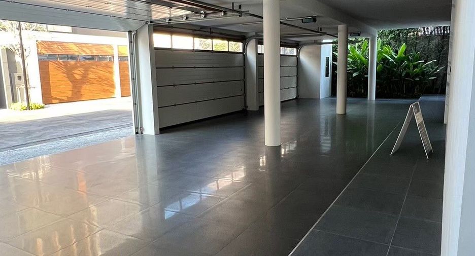 For sale 7 bedrooms house in Lat Phrao, Bangkok