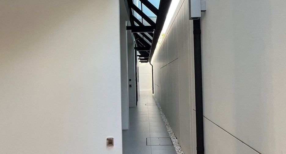 For sale 7 bedrooms house in Lat Phrao, Bangkok
