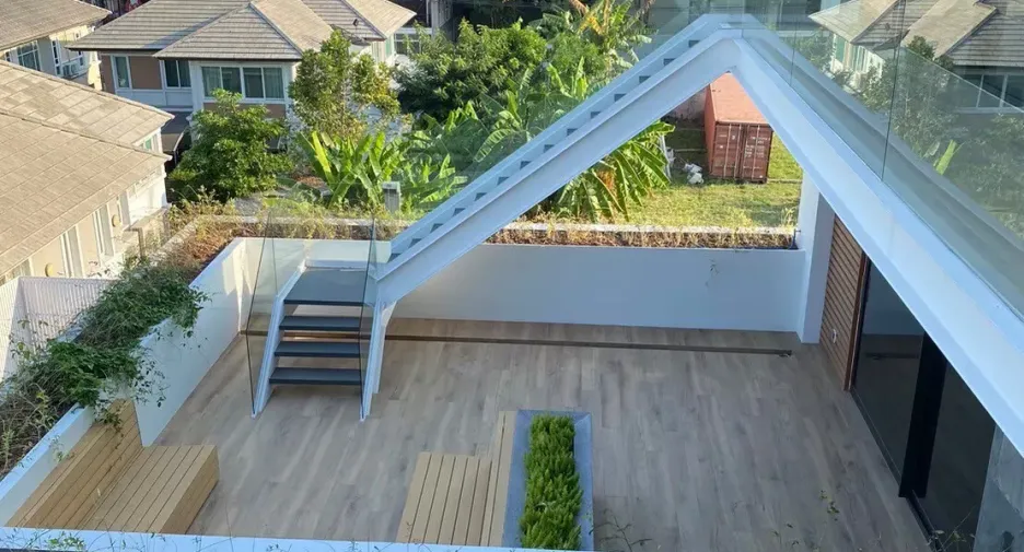 For sale 7 bedrooms house in Lat Phrao, Bangkok