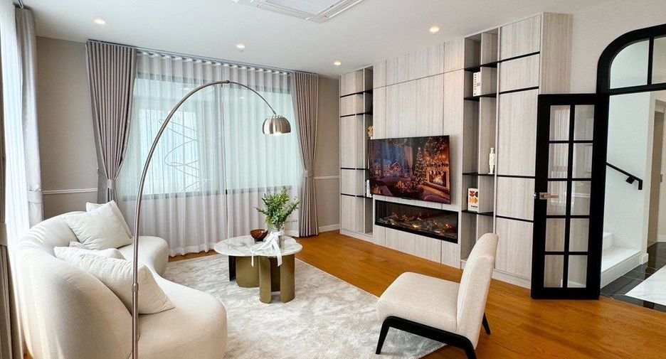 For rent 5 bedrooms house in Saphan Sung, Bangkok