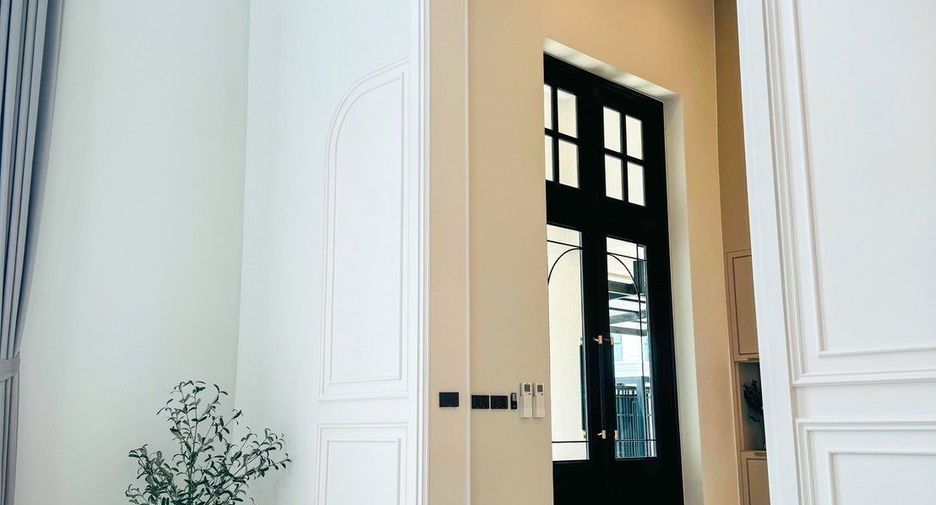 For rent 5 bedrooms house in Saphan Sung, Bangkok