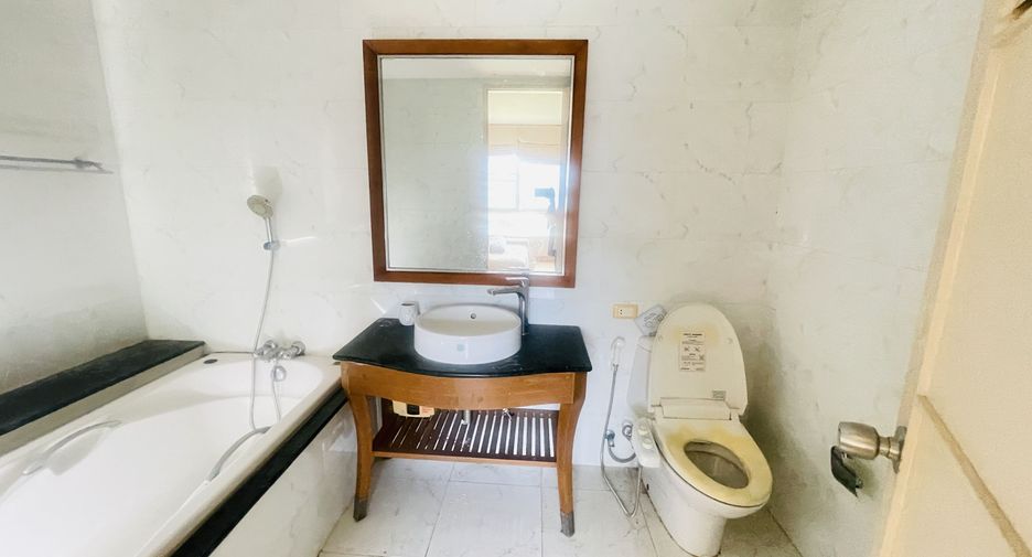 For sale 2 bedrooms condo in Watthana, Bangkok