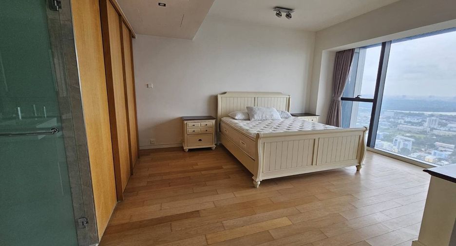 For rent 3 bedrooms condo in Sathon, Bangkok