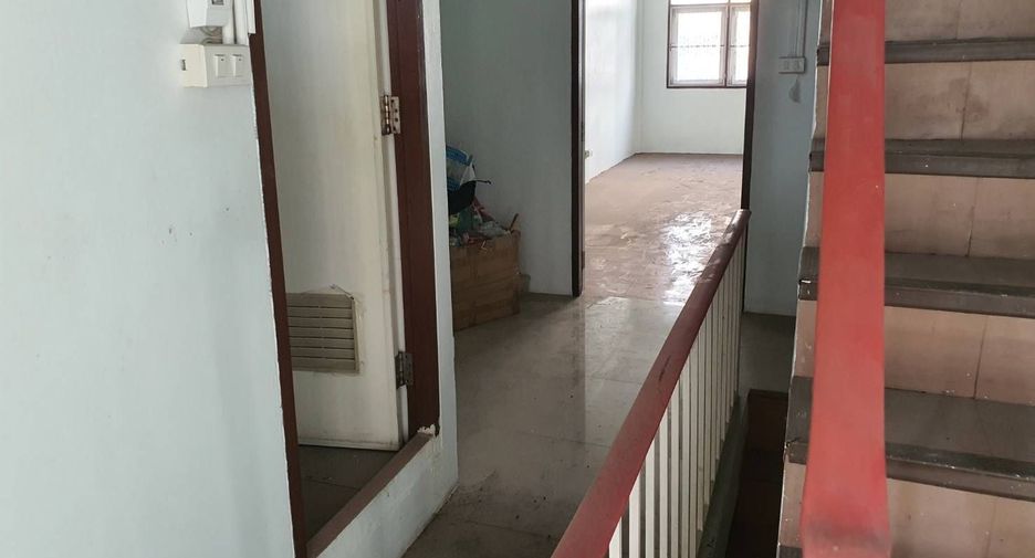 For sale 2 bedrooms retail Space in Bang Rak, Bangkok