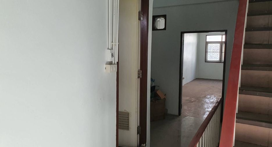 For sale 2 bedrooms retail Space in Bang Rak, Bangkok