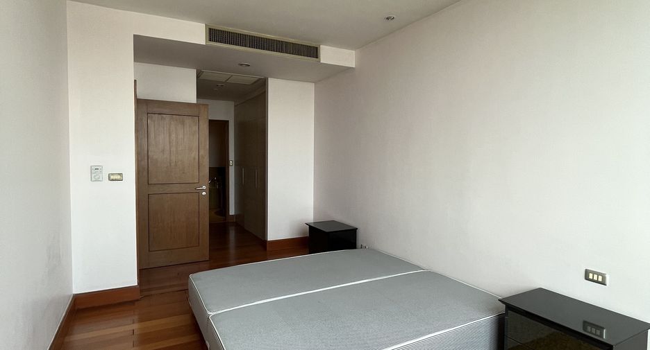For rent 2 bedrooms condo in Sathon, Bangkok