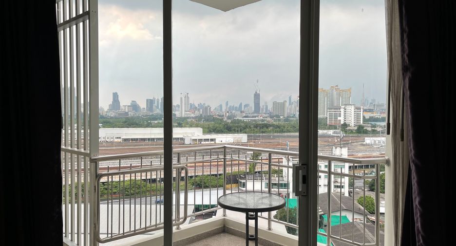 For rent 2 bedrooms condo in Huai Khwang, Bangkok