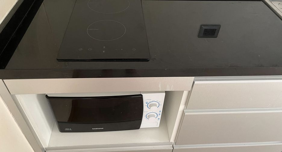 For rent 2 bedrooms condo in Huai Khwang, Bangkok