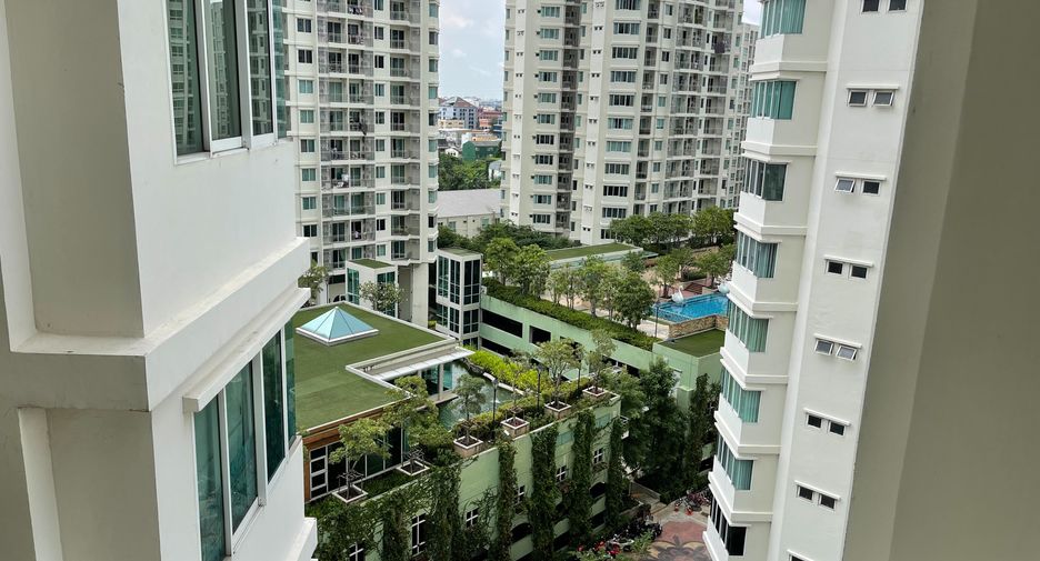 For rent 2 bedrooms condo in Huai Khwang, Bangkok