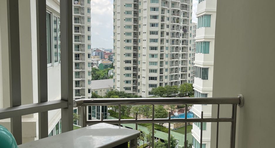 For rent 2 bedrooms condo in Huai Khwang, Bangkok